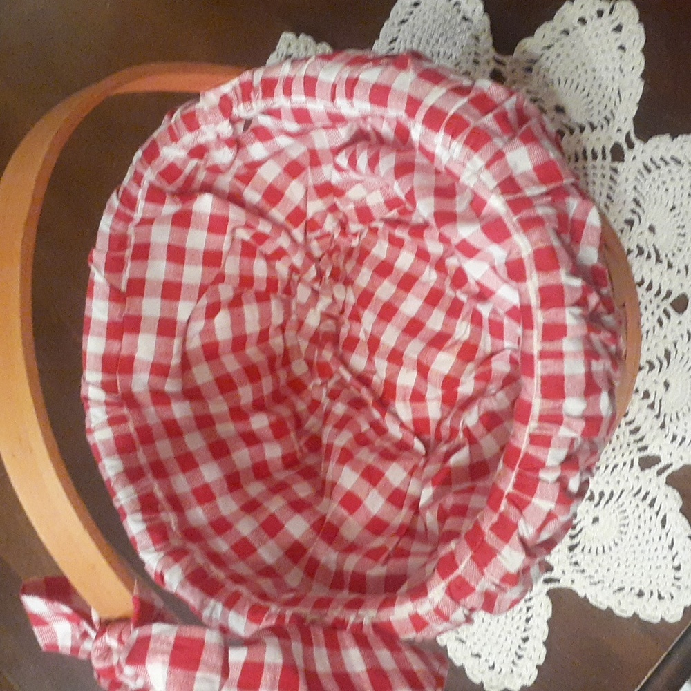 Red RidingHood Basket W/lined Gingham & 4 Red Mugs - Picture 3 of 7